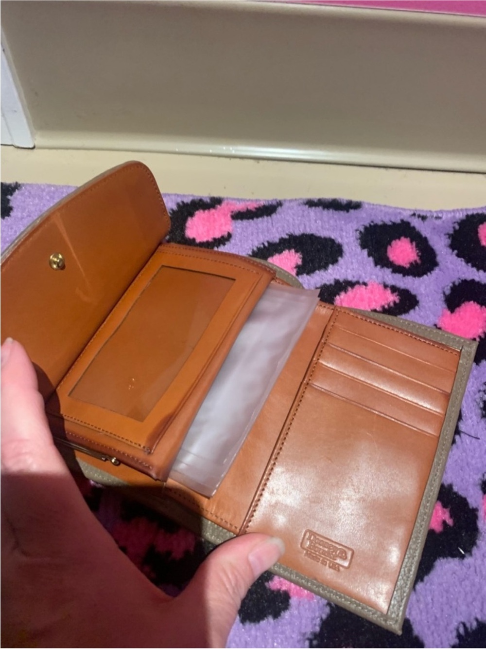 Dooney & Bourke Teton Taupe Leather Wallet with Black Panel & Kisslock GUC - Picture 10 of 14